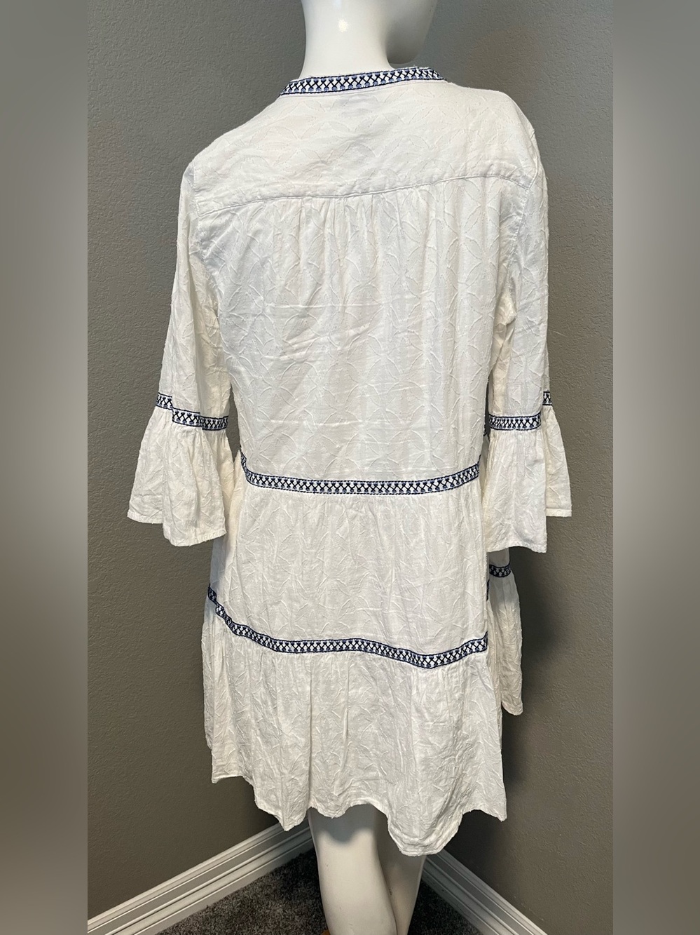 Tommy Bahama Women’s Embroidered White /Navy Tiered Cotton Mini Dress Size S/P - Picture 6 of 13